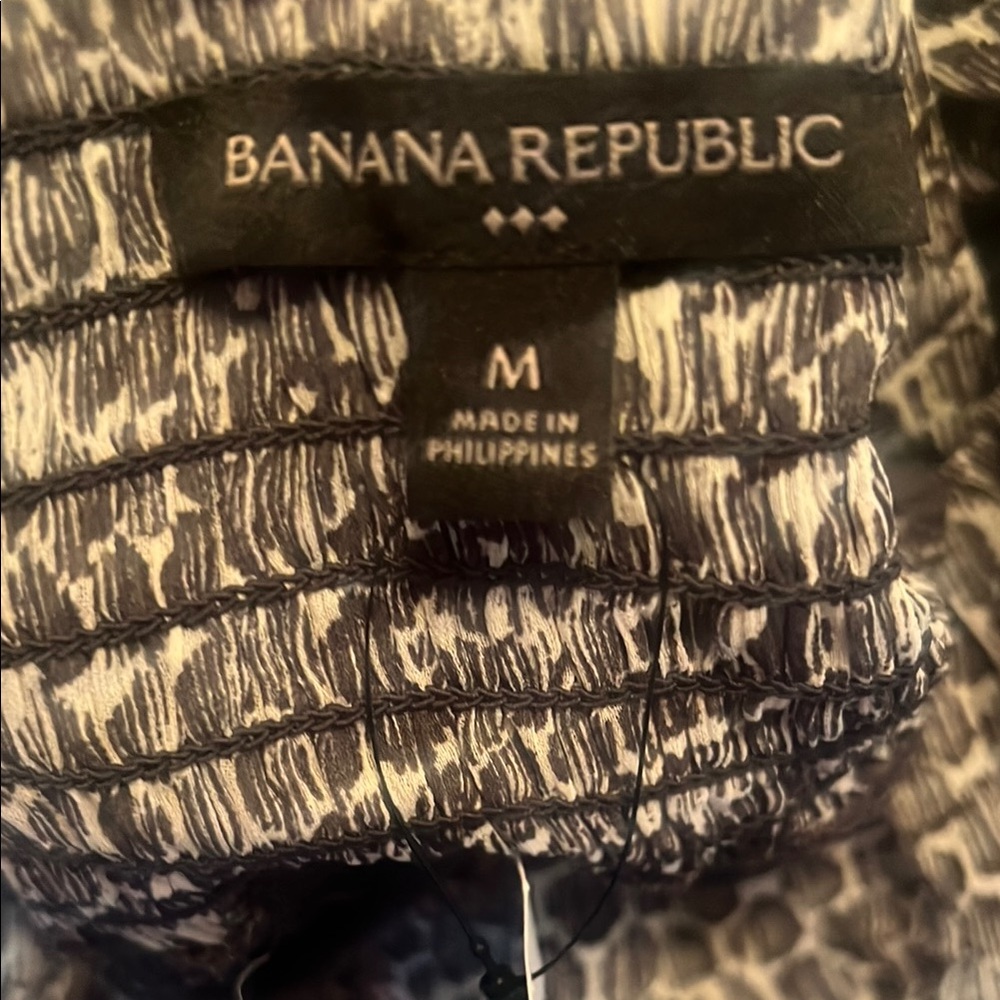 Banana Republic Ruffle Top - Picture 2 of 9